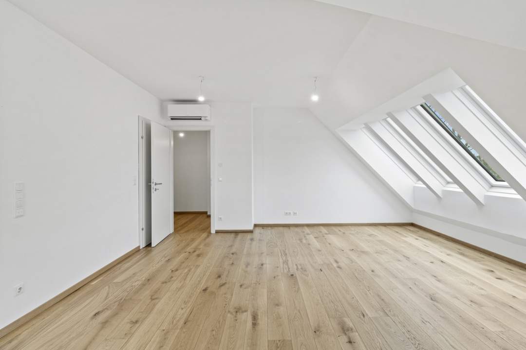 ++ DREI Zimmer im DG mit DACHTERRASSE ++ inkl. KÜCHE