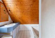 Haus mit Sanierungsbedarf auf großem Grundstück in perfekter Wohngegend