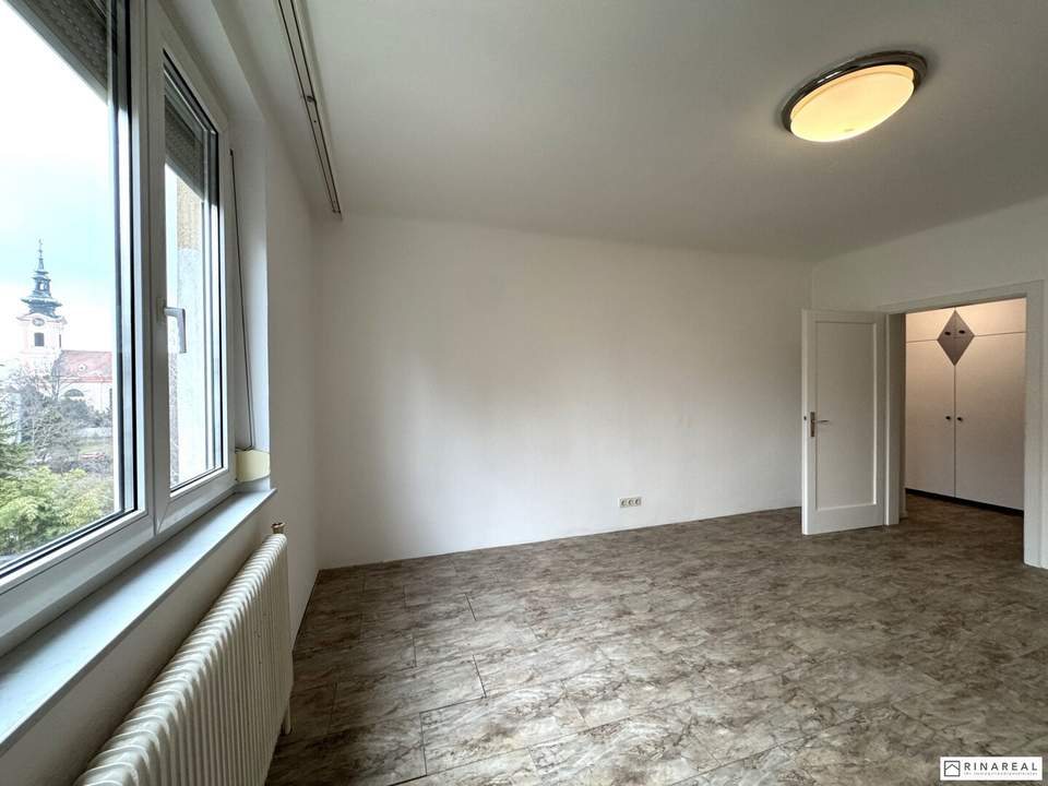 Schwechater Hauptplatz | 2 Zimmer Wohnung mit großzügiger Küche | ca. 65 m² | Innenhoflage