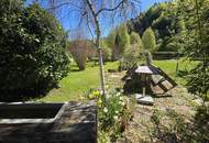 Mehr als ein Zuhause: Ein Refugium für Mensch und Tier - Zweifamilienhaus mit Doppelgarage und Stallgebäude