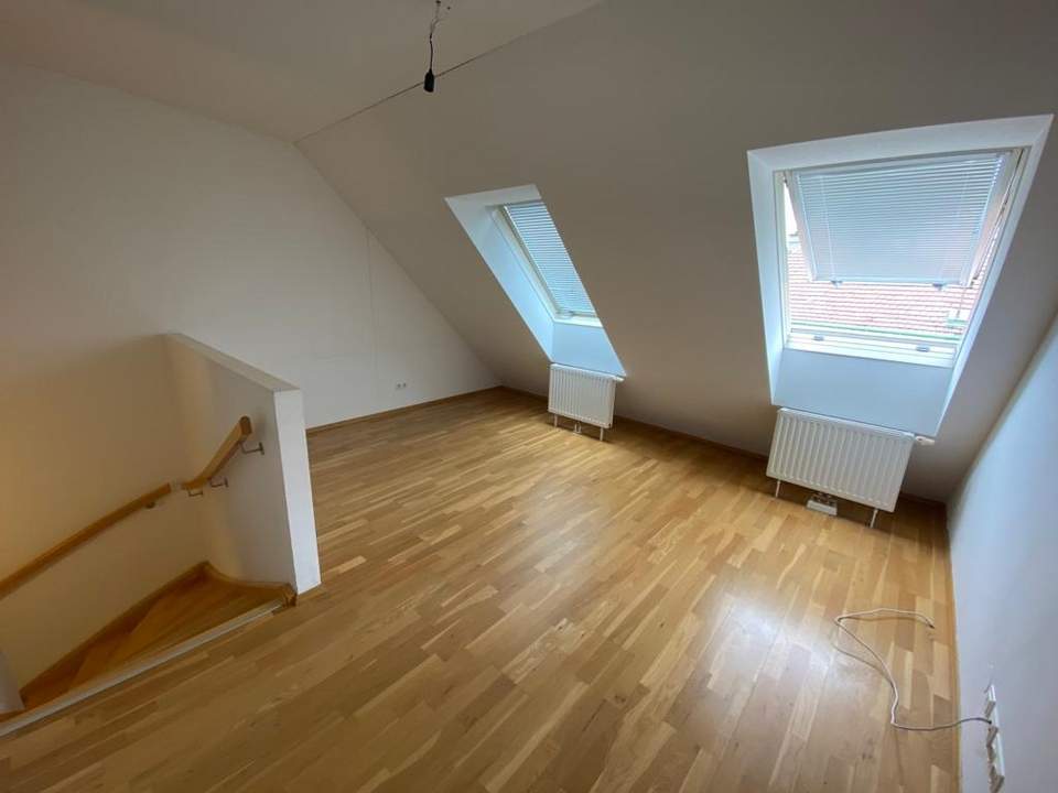 Befristet bis zum 14.08.2026 vermietet – stilvolle Dachgeschoss-Maisonnette