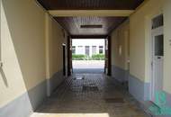 GEWERBE & WOHNEN - Großes Ausbau-/ Neubaupotential - Weitläufige Grünfläche - Parkplätze!