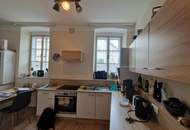 FREUNDLICHE ERDGESCHOSSWOHNUNG IM ZENTRUM VON GROßWEIKERSDORF MIT PARKPLATZ