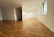 Gepflegte Gartenwohnung mit zwei Zimmern und Außenfläche