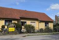 LIEBEVOLLER, SEHR GEPFLEGTER BUNGALOW SAMT NEBENGEBÄUDE MIT PARKÄHNLICHEM GARTEN IN TRAUMHAFTER WOHNLAGE MIT HERRLICHEM GRÜNBLICK DIREKT AN FELDER DER REGION ANGRENZEND