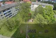Unbezahlbare Aussicht zu bezahlbaren Preisen - einzigartige Lage im obersten Stockwerk! Gemütliche Loggia, praktischer Abstellraum und modernes Badezimmer mit höchstem Wohnkomfort inklusive!