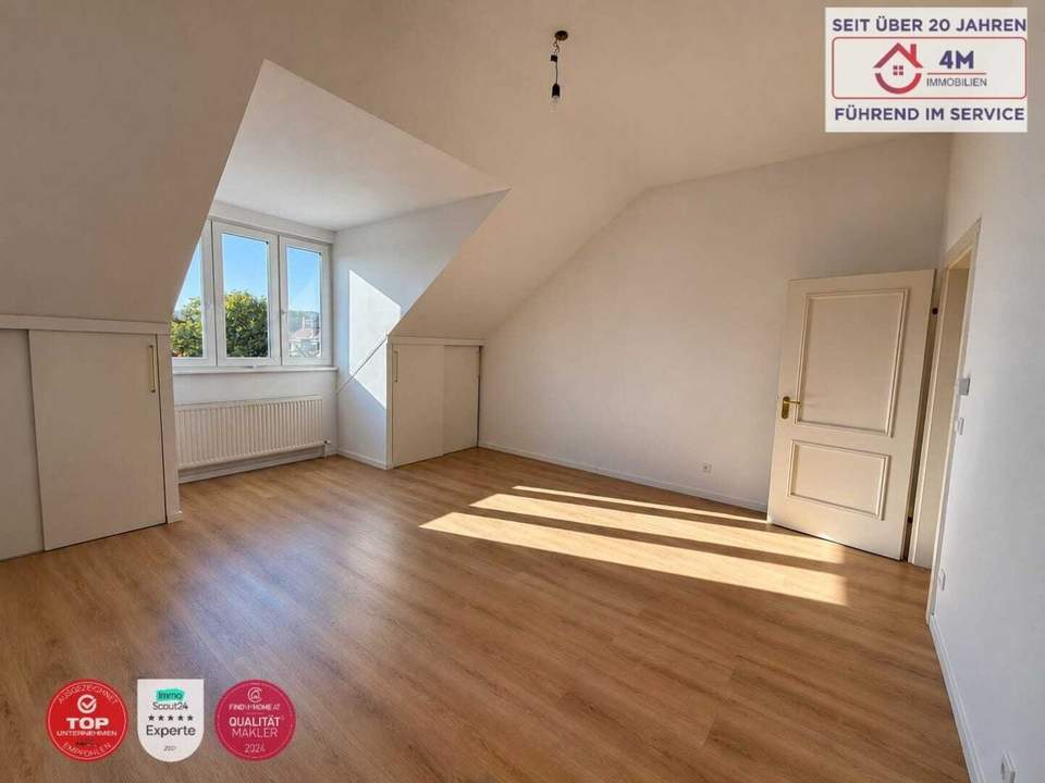 Charmante sanierte 2-Zimmer-DG-Wohnung mit Grünblick in 1210 Wien!