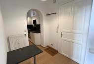 Schöne, sanierte 2-Zimmer-Altbauwohnung in ruhiger Nebenstraße