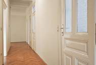 Stilaltbauwohnung mit 45m² Wohnsalon | Nähe Naschmarkt und 1. Bezirk | unbefristet | sehr hell im 4. Liftstock