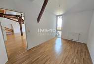 Zentrale Dachgeschoß-Wohnung in ruhiger Innenhoflage : 2 Zimmer plus Galerie - Burggasse 17 - Top 27