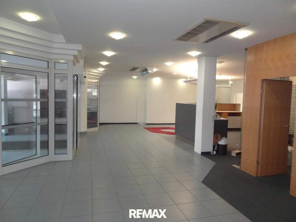 Sehr gut sichtbare Geschäftsfläche mit ca. 232m² in guter Frequenzlage von Pradl zu mieten