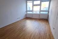 HILSCHERGASSE, UNBEFRISTET, 64 m2 Altbau inkl. 5 m2 Loggia, 2 Zimmer, Komplettküche, Wannenbad, Parketten, 3. Liftstock, gefördert