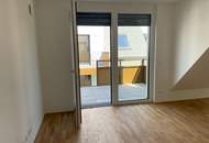Moderne 2-Zimmer-Dachgeschosswohnung mit Komplettküche, Balkon und Kellerabteil / ALF52 3-15
