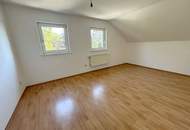Dachgeschoss - Zwei Zimmerwohnung mit Essküche!