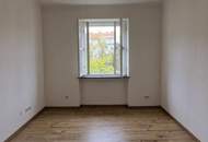 Trendig-sanierte 2,5-Zimmer-Wohnung mit Balkon in zentraler Lage