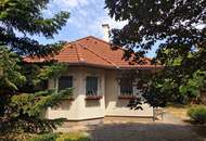 ''Komfortabel ausgestatteter Bungalow mit parkähnlichem Garten''
