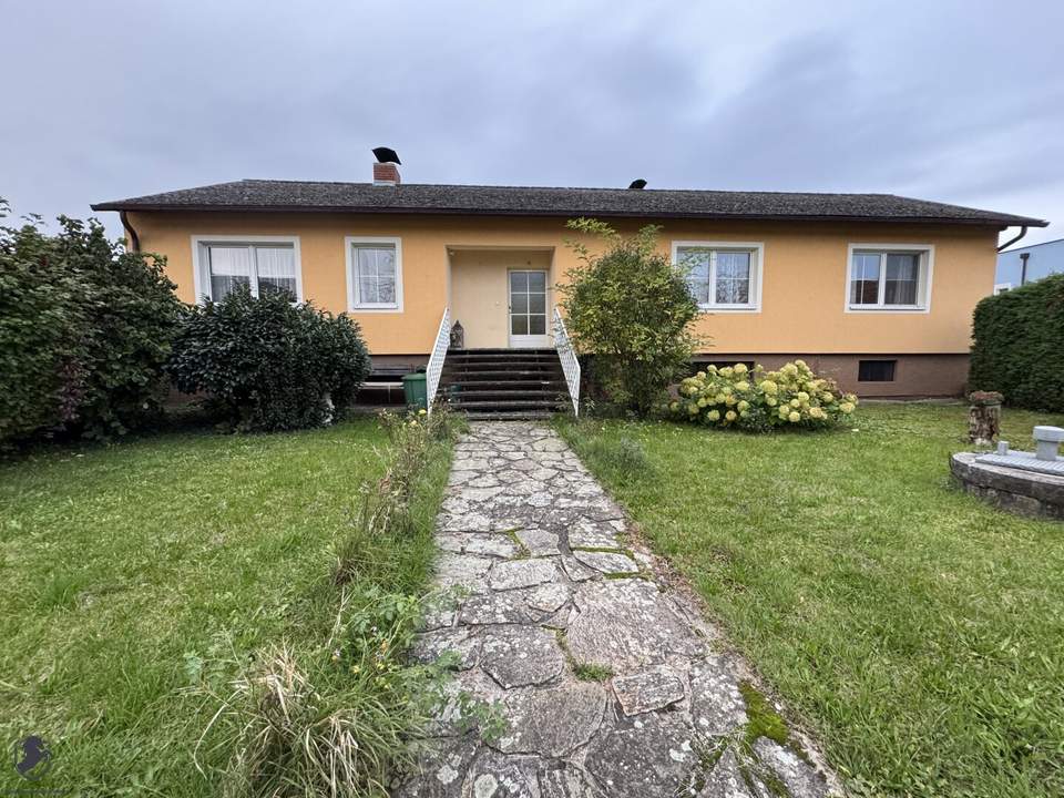 Einfamilienhaus mit Garten, Garage zu vermieten