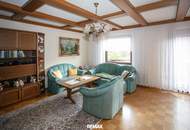 Großzügiges Ein-/Zweifamilienhaus mit ausgebautem Dachgeschoss, zwei Garagen und Garten in Paudorf