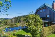 Malerisches Landhaus mit ELW, Schwimmteich & prämiertem Naturgarten!