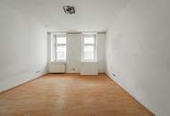 Charmante Altbauwohnung mit zwei Zimmern in sanierungsbedürftigem Zustand-in lebendiger Umgebung