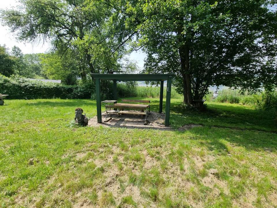 Seegrundstück mit Steg, Boje & Weinfass-Schlafplatz – direkt am Obertrumer See!
