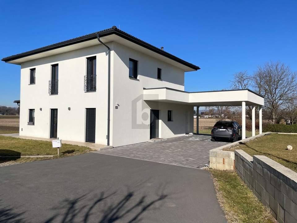 MODERN IN SONNIGER RUHELAGE - MIT POOL, CARPORT &amp; NIEDRIGEN BETRIEBSKOSTEN!