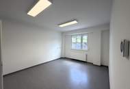 Neu saniertes Kleinbüro oder Praxis // Newly renovated small office or practice //
