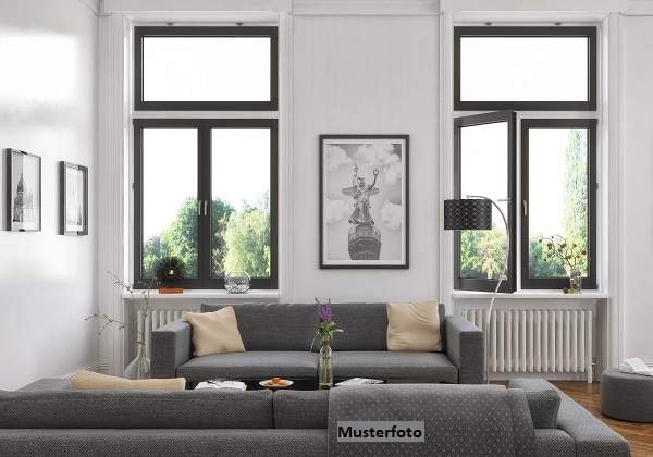 Schöne 2-Zimmer-Wohnung mit Balkon in gepflegtem Mehrfamilienhaus
