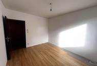 "Wohnung mit Balkon und Parkplatz"