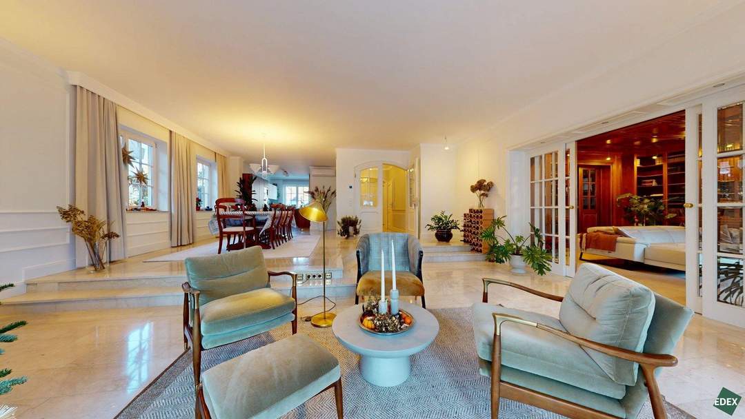 Elegante Villa in idyllischer Wienerwaldlage mit Pool und großem Garten