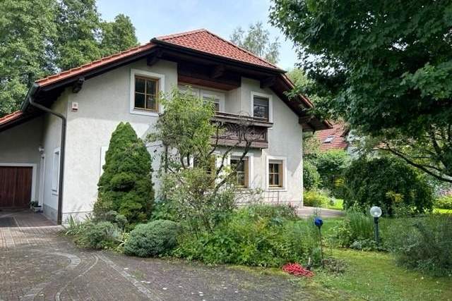 Leonding am Erlbach: Grosses Haus mit 2 Wohneinheiten in Toplage !!!! SACKGASSE, Haus-kauf, 4060 Linz-Land