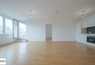 Helle 2 Zimmer Dachgeschosswohnung mit hofseitiger Terrasse - Abendsonne auf der eigenen Terrasse genießen! // ab 02/26 **VIDEO**