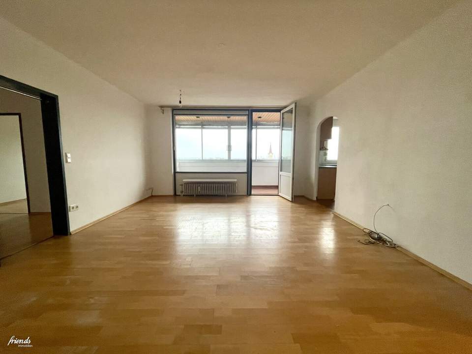 4-Zimmer-Wohnung mit Loggia und Stellplatz!