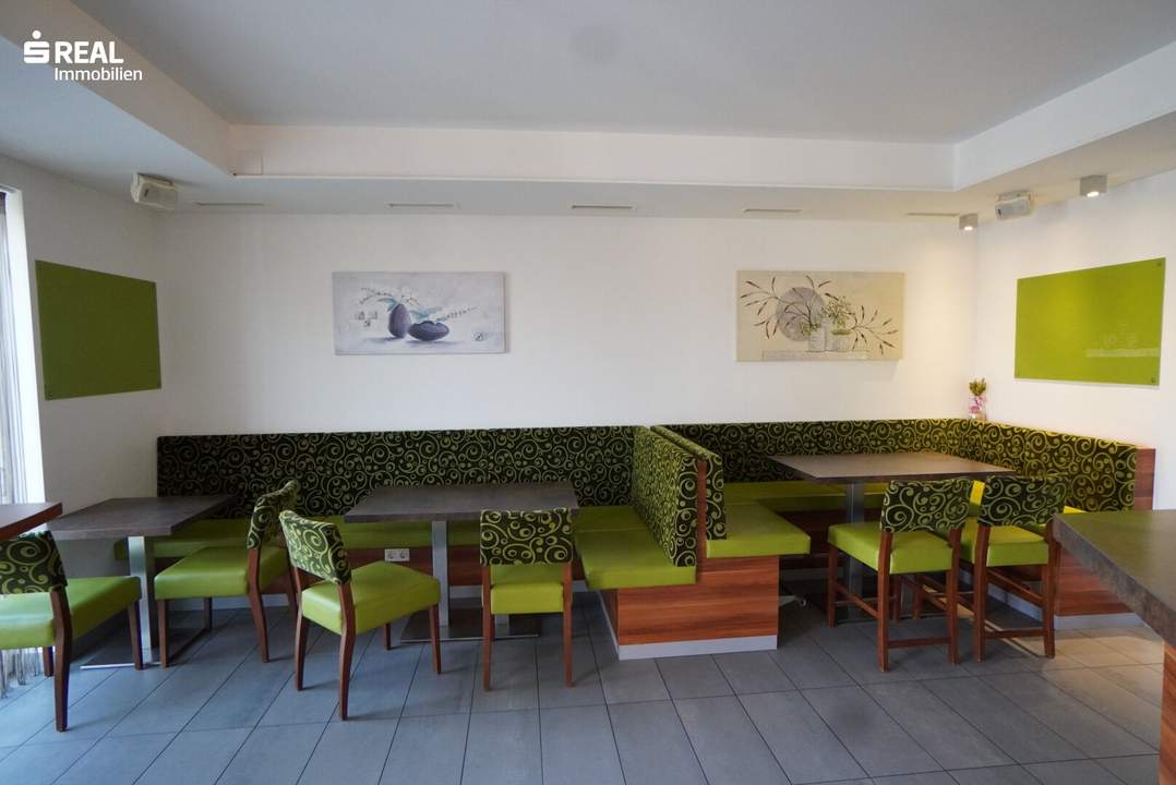 Café im Zentrum von Vitis