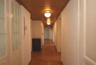 Großzügige lichtdurchflutete 5-Zimmer-Altbauwohnung in der Merangasse