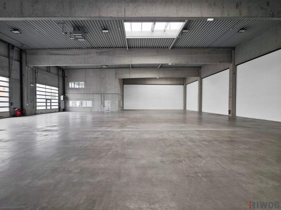 Produktionshalle mit ca. 800m² inkl. modernem Büro || Parkplätze || 3 Sektionaltore