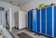 Autohaus mit Werkstatt und befestigten Ausstellungsflächen in Langenwang