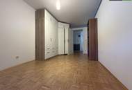 Großzügige 3-Zimmer-Wohnung mit Carport in denkmalgeschütztem Altbau