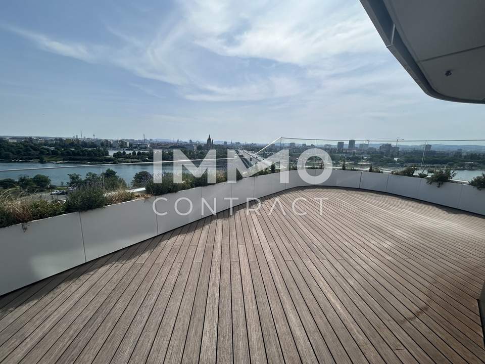 Großzügige 4 Zimmer Wohnung mit über 100 m² Balkon und Blick auf die Donau!