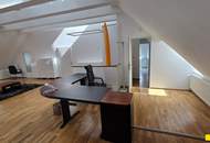 Altbaubüro mit großzügigen Räumen