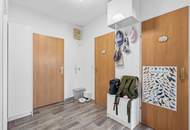 Stilvoll wohnen mit Balkon und moderner Wohnküche in Bernorf