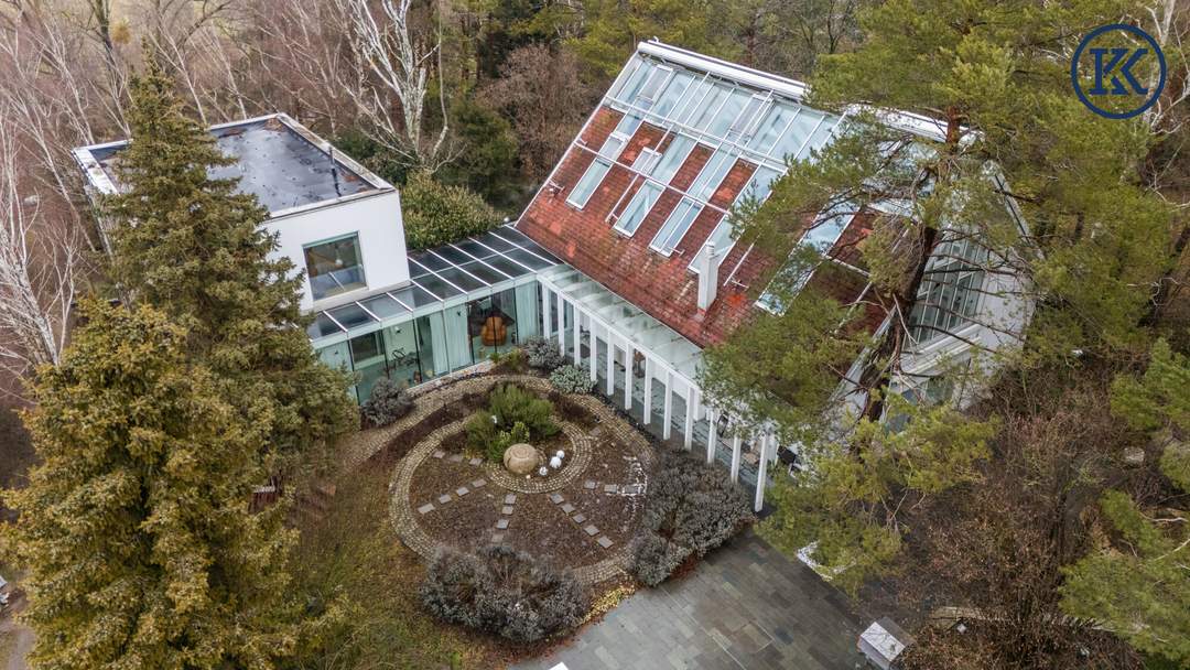 Wo die Seele ihr Zuhause findet: Ein Kunstwerk zwischen Wald und Wien