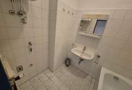 Altbauwohnung mit 2 Zimmern im 1. Stock