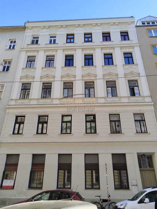 Helle 1,5-Zimmer-Altbauwohnung mit 3 m Raumhöhe – sofort verfügbar