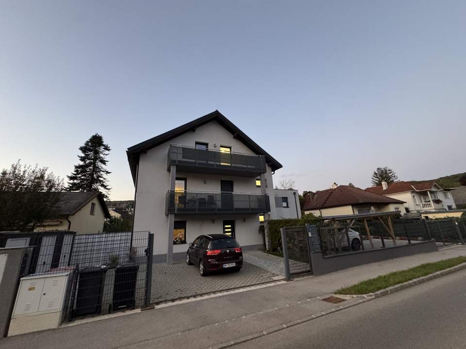 GROßZÜGIGE 4-ZIMMER DACHGESCHOSSWOHNUNG MIT BALKON! SOFORT VERFÜGBAR!