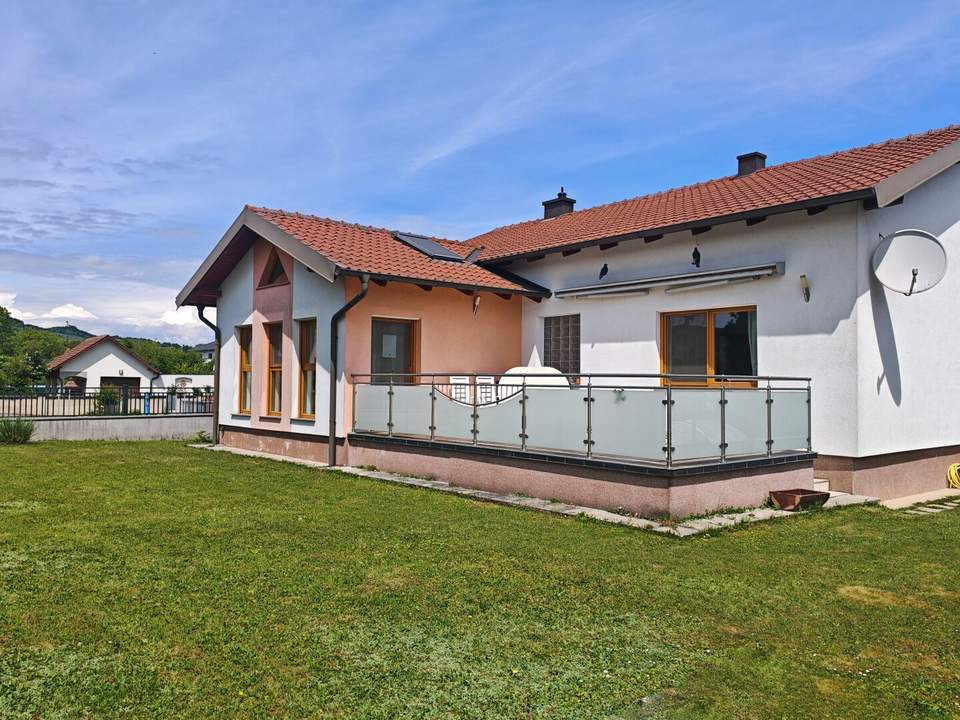 ☀️ Wohnen auf einer Ebene: Gepflegter Bungalow mit sonnigem Garten, Garage &amp; Vollkeller