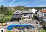 Haus mit Blick bis zur Donau und zu den Bergen