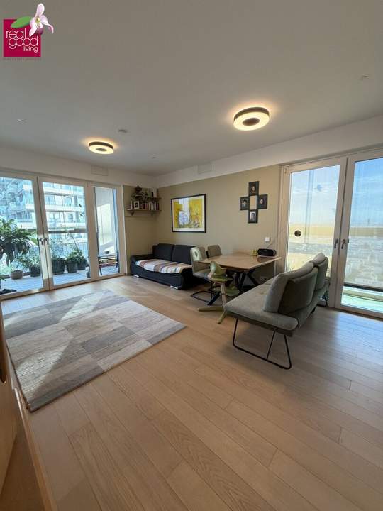 High-Floor Living im Helio Tower – Stilvolle 3-Zimmer-Wohnung mit Panorama-Fernblick