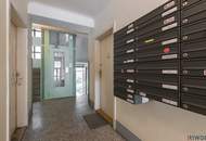 NÄHE DONAUKANAL &amp; ROCHUSMARKT | Sanierungsbedürftige 2-Zimmer-Wohnung mit Innenhof-Loggia | Separate Küche | 5. Liftstock