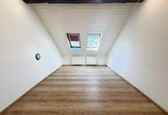 Wohnen mit Stil - sanierte 93 m² Altbauwohnung mit Parkplatz und Balkon